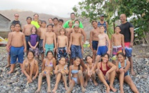 ​Les élèves de primaire de Nuku Hiva à l'examen du "savoir nager"