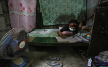 L'école à distance, défi impossible dans les bidonvilles de Manille