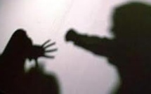 Rikitea: Il frappe sa compagne et la traine au sol en la tirant par les cheveux