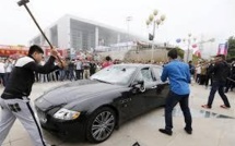 Un client insatisfait détruit sa Maserati en Chine