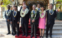 Gaston Flosse présente son gouvernement