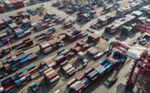 Les embouteillages s'aggravent dans les ports mondiaux avec un fret submergé par la pandémie