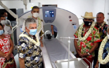 Edouard Fritch et Dominique Sorain en mission aux Marquises