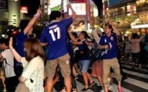 Japon: un policier salué pour avoir brillamment dompté les fans de foot
