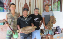 ​Le savoir-faire ancestral transmis aux futurs sculpteurs de Nuku Hiva