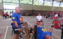 Les gros bras du Paea Powerlifting en force à Moorea
