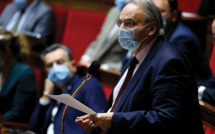 Covid-19: l'exécutif prépare "la sortie de crise" mais subit un revers sur le pass sanitaire