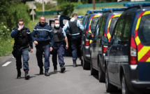 Homicides des Cévennes: le tireur "sans regrets" mis en examen pour "assassinats" et écroué