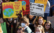 Climat: des milliers d'Australiens sèchent les cours pour manifester