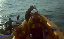 GB : Un navigateur solitaire recueilli à bord d'un bateau de plage gonflable