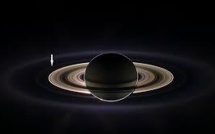 La Nasa diffuse une nouvelle photo spectaculaire de Saturne et de la Terre