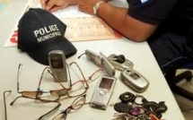 Le cambrioleur perd son téléphone et vient le récupérer au commissariat