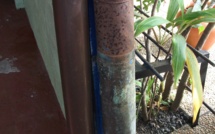 Un obus en guise de décoration à Taravao