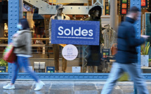 Fin des jauges dans les cinés et magasins mais le variant Delta inquiète