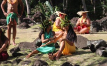 Au marae Arahurahu , 12 groupes au lieu d'un