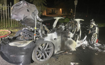 Une toute nouvelle Tesla "Plaid" prend feu avec le conducteur au volant