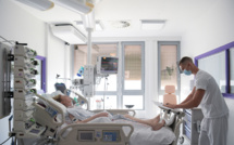 Pandémie: flambée de cas en Europe et aux Etats-Unis cette semaine