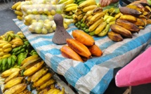 Ambiance et Couleurs du marché de Papeete, le dimanche matin.