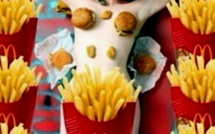 Photos dénudées à Paris : le Premier Ministre néo-zélandais défend sa fille