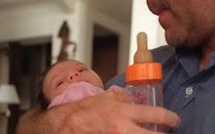 Des hommes avec de plus petits testicules seraient plus paternels