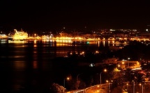 Ils plongent dans le port pour échapper à la police