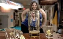 Boire fait-il se sentir beau ? Un labo grenoblois décroche un "Ig Nobel" à Harvard