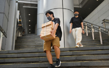 Hong Kong: des élus prêtent serment de loyauté, des centaines ont préféré démissionner