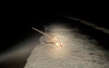 Un voilier échoué sur le récif de Huahine