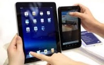 Ecrans tactiles : utiliser l'index ou le pouce, une question d'âge