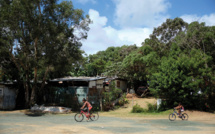 Dans les bidonvilles de Nouméa, le confinement aggrave la pauvreté