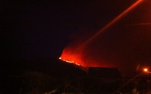 Un gigantesque incendie a ravagé les hauteurs de Toahotu, menaçant des habitations