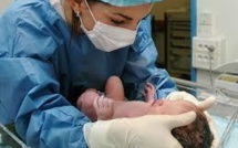 Les sages-femmes assises devant le ministère de la Santé pour l'obtention du statut de praticien hospitalier