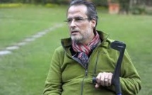 Un Français atteint de sclérose en plaques saute en parachute sur l'Everest