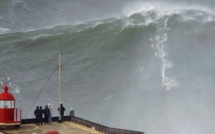 Les surfeurs de vagues géantes de retour au Portugal