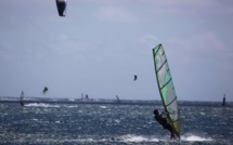 ‘Funboard’ : le coup de vent fait des heureux à Punaauia !