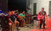 Raimana Bareille, de Pepena, offre un concert à Mangareva