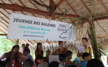 Des enfants défavorisés à la rencontre des baleines à moorea