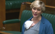 Au Parlement avec son bébé: le rappel à l'ordre d'une députée britannique crée le débat
