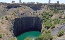 Opération de secours réussie pour un chien tombé dans le "Big Hole" de Kimberley