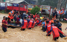 Philippines: des milliers de personnes fuient le "super-typhon" Rai