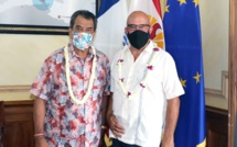 ​Un riche Américain donne une centaine de tablettes aux écoliers de Teavaro