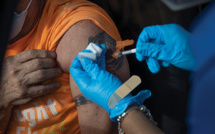 Vaccin adapté à Omicron: "pas encore de réponse", selon l'EMA
