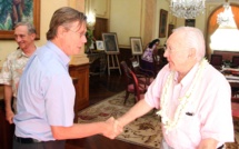 Communiqué: Gaston Flosse reçoit le Directeur Général d’Air France – KLM Amérique du Nord