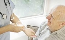 Former les soignants: la recommandation d'un rapport sur les médicaments en maison de retraite