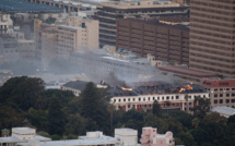Afrique du Sud: l'incendie maîtrisé au Parlement, suspect en détention