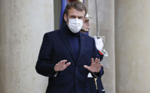 Décidé à "emmerder" les antivax, Macron débute l'année à l'offensive