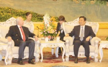 Gaston FLOSSE reçu au plus haut niveau de l’Etat par le Vice-président de la Chine