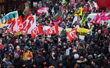 Les Français en grève et dans la rue pour réclamer des hausses de salaires