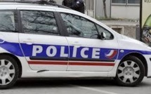 Caché dans une voiture, un fuyard se retrouve... dans une école de police
