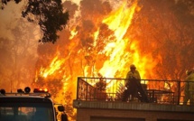 Feu de brousse dans l'ouest de l'Australie: un mort, des dizaines de maisons détruites